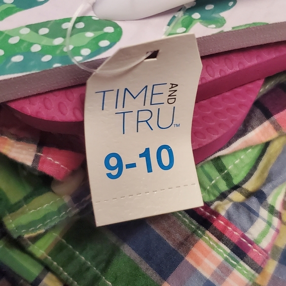 👛3/$10🛍NWT 2pair Flipflops - Picture 3 of 3